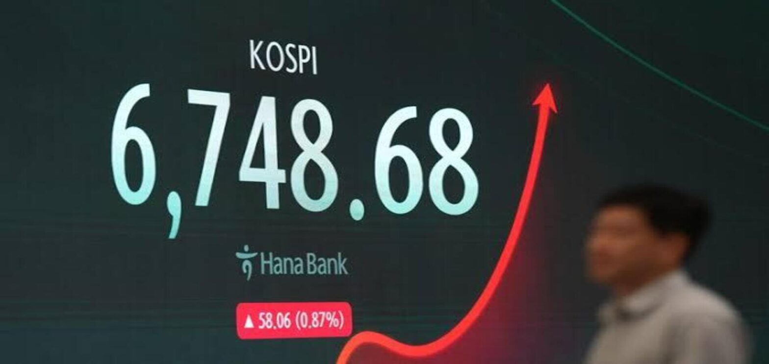 Wall Street slips as oil prices tumble after easing U.S.-Iran tensions