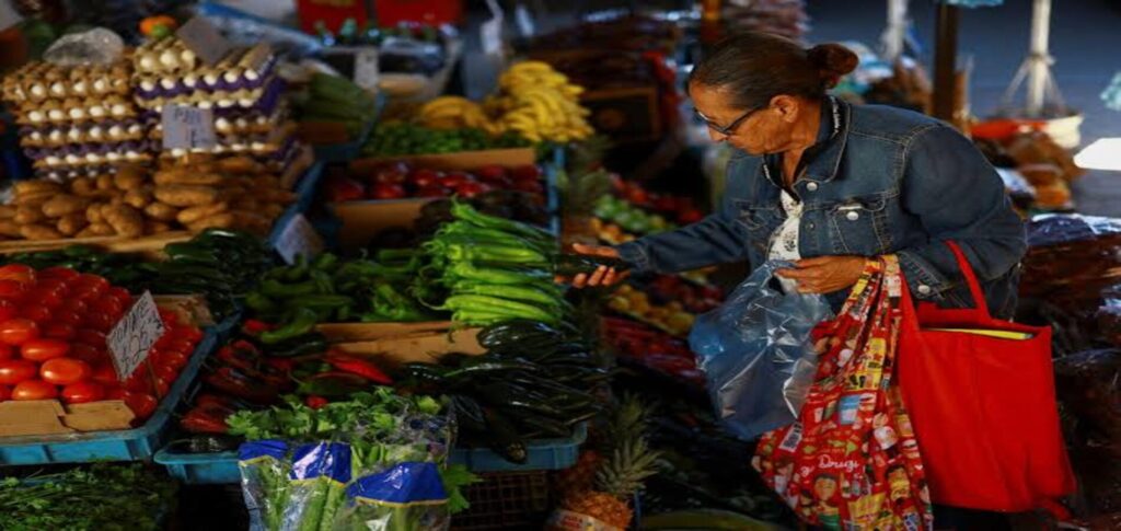 Mexico Inflation Nears Six-Year Low